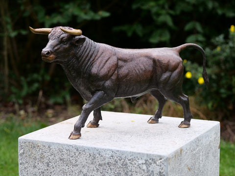 Bronzen beeld stier - GardenArts