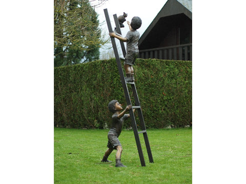 Bronzen beeld van kinderen op ladder - GardenArts