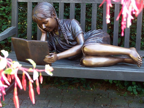 Bronzen Beeld Meisje met Boek - GardenArts