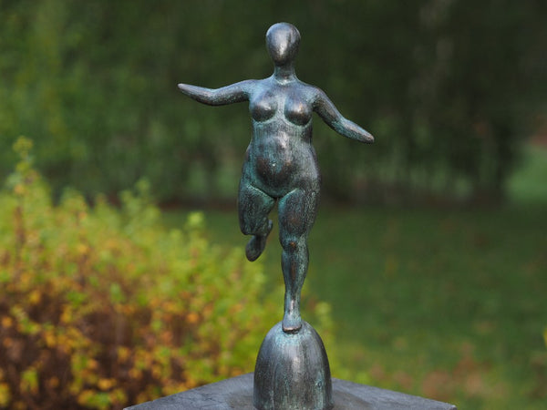 Bronzen beeld dikke dame - GardenArts
