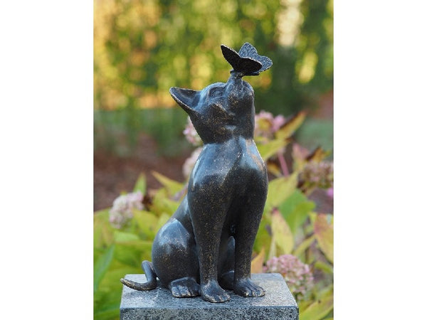 Bronzen beeld kat met vlinder - GardenArts