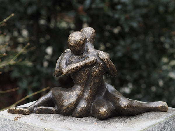 Bronzen beeld liefde - GardenArts