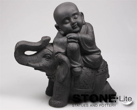 Boeddha op olifant donker - GardenArts